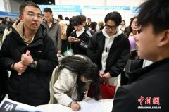 区青年春季大型专场聘请会正在举行